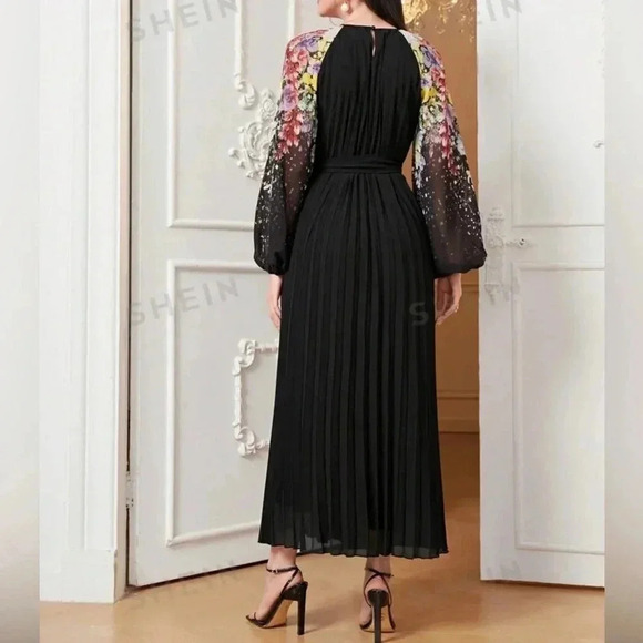 Black Floral pleated Maxi Dress with belt . Size Medium - Picture 3 of 6